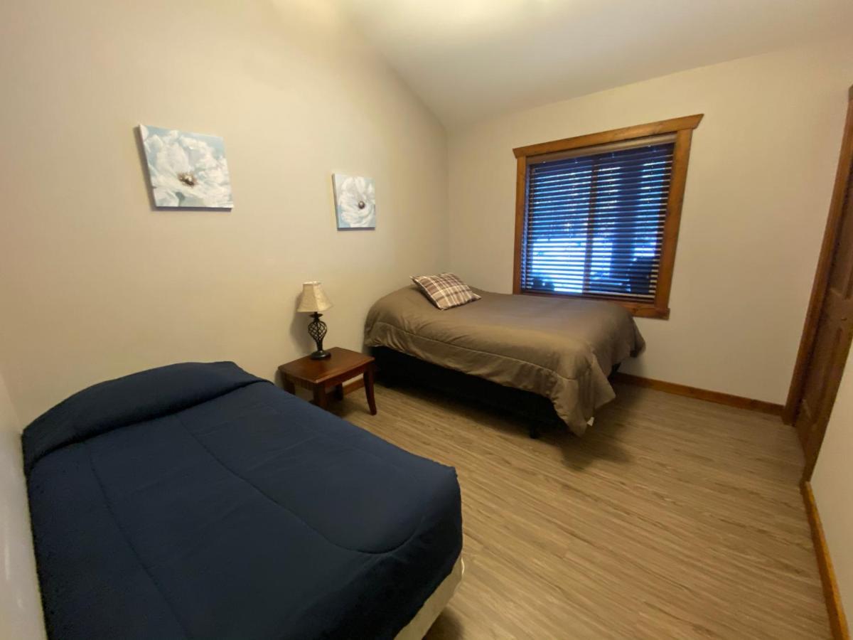 Wolf Den Villa Valemount Exteriör bild